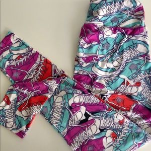 LuLaRoe Funky Leggins Classic Sneakers Print OS